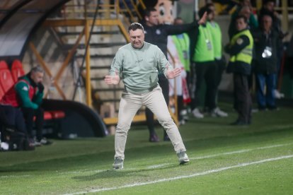 El partido con el que arrancó el año en el Reino de León finalizó en tablas (1-1) y con ambiente en la grada.