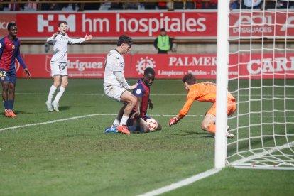 El partido con el que arrancó el año en el Reino de León finalizó en tablas (1-1) y con ambiente en la grada.