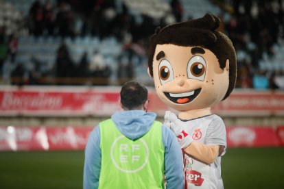El partido con el que arrancó el año en el Reino de León finalizó en tablas (1-1) y con ambiente en la grada.