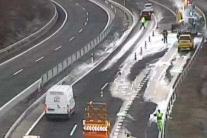 Camión incendiado en la AP-66