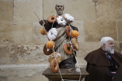 Bendición de los animales por San Antón en la plaza de San Marcelo en León.