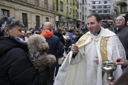 Bendición de los animales por San Antón en la plaza de San Marcelo en León.