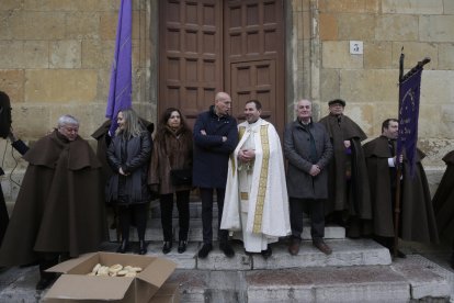 Bendición de los animales por San Antón en la plaza de San Marcelo en León.