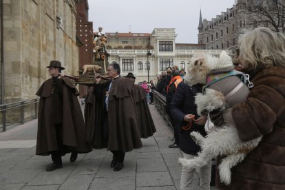 Bendición de los animales por San Antón en la plaza de San Marcelo en León.