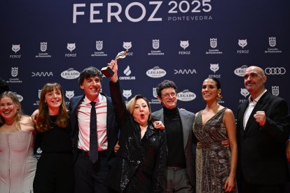 La actriz Carmen Machi y su equipo reciben el Feroz a la mejor serie de comedia por