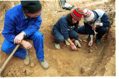 Exhumación de la fosa de Priaranza del Bierzo en octubre de 2000.
