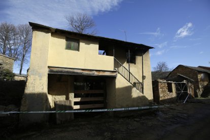 Concentración de apoyo a la presidenta de la Junta Vecinal de Villar del Monte.