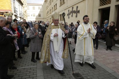 Bendición candelas y acto seguido una pequeña peregrinación.