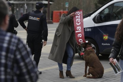 Manifestación contra el uso de perros en la caza en León.
