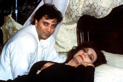 Imagen de archivo (Madrid 1980) de la cantante Rocío Jurado junto al peluquero Ruphert. EFE/yv