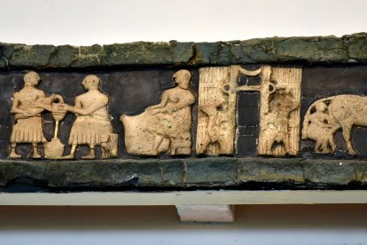 Detalle del friso de la lechería, de época sumeria, que se encuentra en el British Museum.