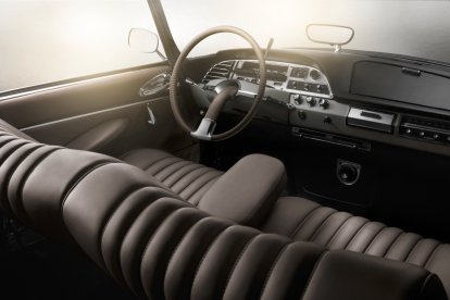 El habitáculo del ‘Tiburón’ sorprendió por el volante monobrazo y un modernista salpicadero de perfiladas líneas rematado por una visera en toda su anchura