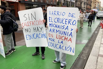 Manifestación por la calidad de la enseñanza pública en León.