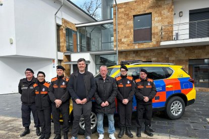 Varios de los miembros de la Agrupación en una imagen reciente en Carracedelo.