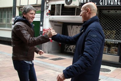 El secretario general electo del PSOE de Castilla y León, Carlos Martínez, participa en un encuentro con la militancia en León.