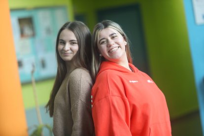 Las alumnas Elisa Llamas y Ángela Paniagua.