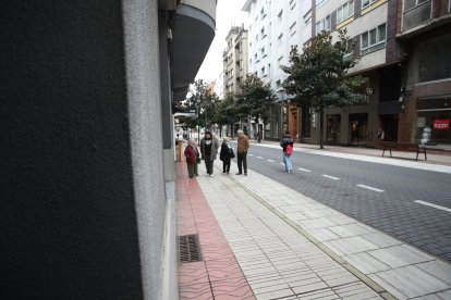 Celina, Carlos, Amalita y Pedro en la avenida de La Puebla.