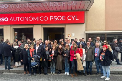 Foto de familia con los miembros de León que ocuparán puestos en el PSORCyL