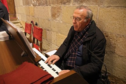 Procesión de la Hermandad de Romeros de San Isidoro del Campo de Santiponce (Sevilla) en León hasta la Basílica de San Isidoro, donde les recibe la la Muy Ilustre, Real e Imperial Orden y Cofradía del Milagroso Pendón.