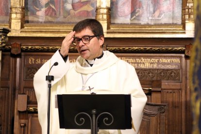 Procesión de la Hermandad de Romeros de San Isidoro del Campo de Santiponce (Sevilla) en León hasta la Basílica de San Isidoro, donde les recibe la la Muy Ilustre, Real e Imperial Orden y Cofradía del Milagroso Pendón.