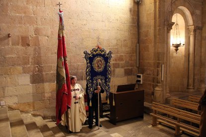 Procesión de la Hermandad de Romeros de San Isidoro del Campo de Santiponce (Sevilla) en León hasta la Basílica de San Isidoro, donde les recibe la la Muy Ilustre, Real e Imperial Orden y Cofradía del Milagroso Pendón.