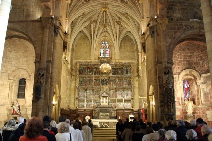 Procesión de la Hermandad de Romeros de San Isidoro del Campo de Santiponce (Sevilla) en León hasta la Basílica de San Isidoro, donde les recibe la la Muy Ilustre, Real e Imperial Orden y Cofradía del Milagroso Pendón.