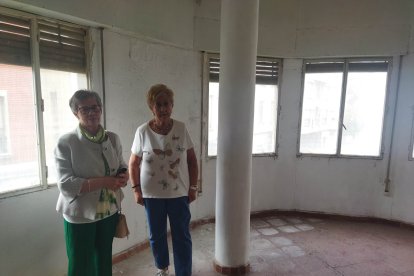 Dos de las participantes en la sala del paritorio, ya vacía.