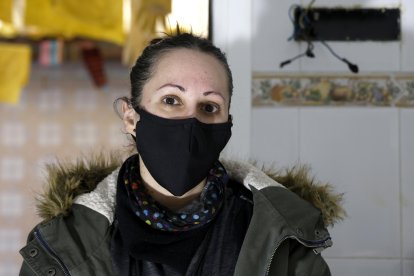 En la imagen Gamón en su vivienda arrasada por la inundación. EFE/Miguel Ángel Polo.