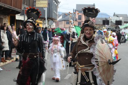 Camponaraya se disfraza en el domingo de Carnaval