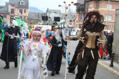 Camponaraya se disfraza en el domingo de Carnaval