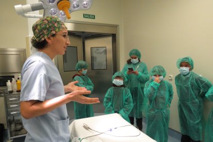 Niños y niñas del colegio La Anunciata visitan el Hospital San Juan de Dios de León.