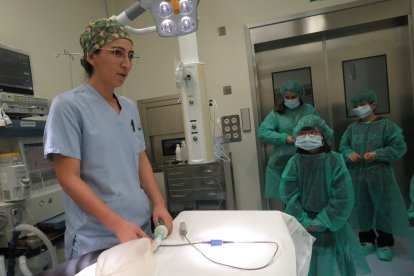 Niños y niñas del colegio La Anunciata visitan el Hospital San Juan de Dios de León.