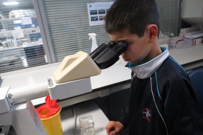 Niños y niñas del colegio La Anunciata visitan el Hospital San Juan de Dios de León.