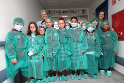 Niños y niñas del colegio La Anunciata visitan el Hospital San Juan de Dios de León.