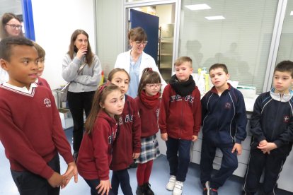 Niños y niñas del colegio La Anunciata visitan el Hospital San Juan de Dios de León.