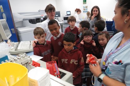 Niños y niñas del colegio La Anunciata visitan el Hospital San Juan de Dios de León.