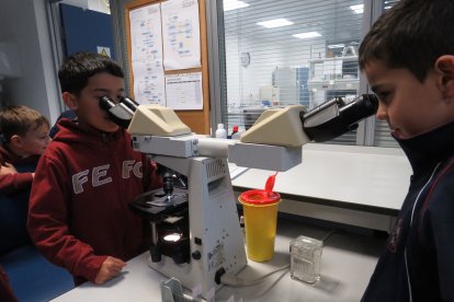 Niños y niñas del colegio La Anunciata visitan el Hospital San Juan de Dios de León.