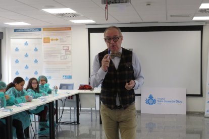 Niños y niñas del colegio La Anunciata visitan el Hospital San Juan de Dios de León.