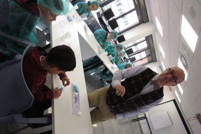 Niños y niñas del colegio La Anunciata visitan el Hospital San Juan de Dios de León.