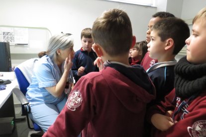 Niños y niñas del colegio La Anunciata visitan el Hospital San Juan de Dios de León.