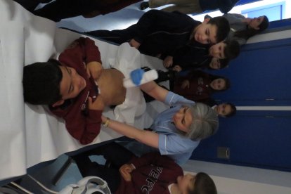 Niños y niñas del colegio La Anunciata visitan el Hospital San Juan de Dios de León.