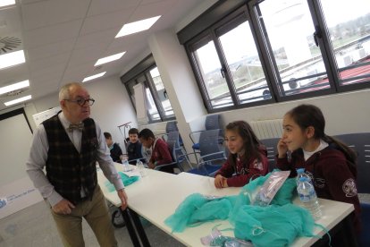 Niños y niñas del colegio La Anunciata visitan el Hospital San Juan de Dios de León.