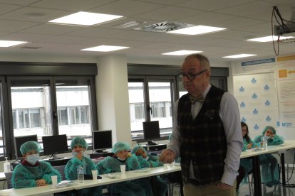 Niños y niñas del colegio La Anunciata visitan el Hospital San Juan de Dios de León.