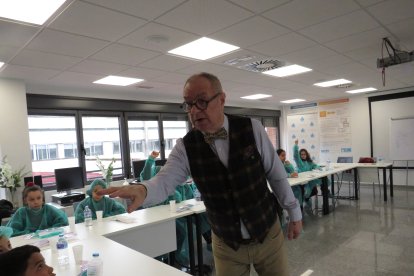 Niños y niñas del colegio La Anunciata visitan el Hospital San Juan de Dios de León.
