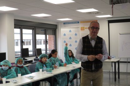 Niños y niñas del colegio La Anunciata visitan el Hospital San Juan de Dios de León.