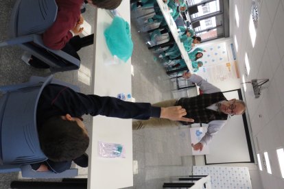 Niños y niñas del colegio La Anunciata visitan el Hospital San Juan de Dios de León.