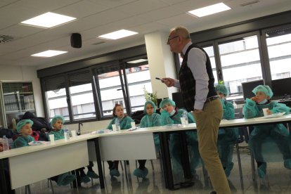 Niños y niñas del colegio La Anunciata visitan el Hospital San Juan de Dios de León.