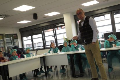 Niños y niñas del colegio La Anunciata visitan el Hospital San Juan de Dios de León.