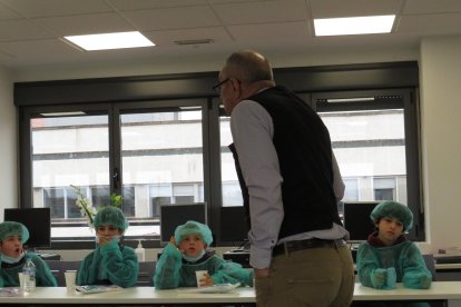 Niños y niñas del colegio La Anunciata visitan el Hospital San Juan de Dios de León.