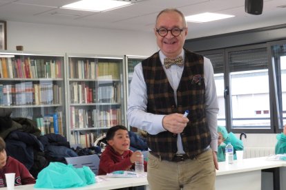 Niños y niñas del colegio La Anunciata visitan el Hospital San Juan de Dios de León.